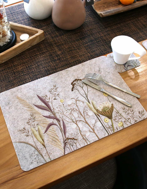 Load image into Gallery viewer, Casaido Table Placemats Set of 6 Heat Resistant Non Slip Green 17x12
