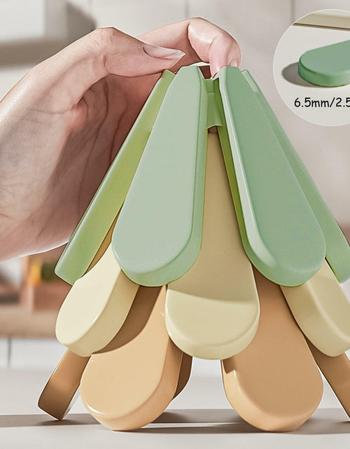 Load image into Gallery viewer, Silicone Trivets for Hot Dishes 3 Tree Coasters + 1 Foldable Stand Green
