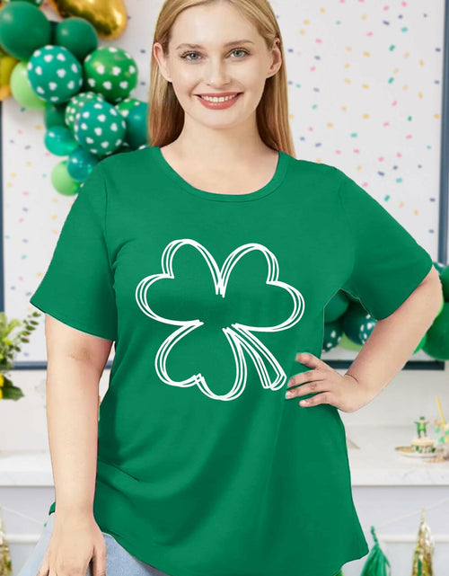 Load image into Gallery viewer, Plus Size St. Patrick's Day Lucky Shamrock Tee Shirt Women Green Size 2XL
