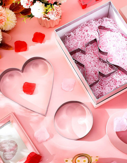 Load image into Gallery viewer, Nuogo 4 Pcs 7.9" Heart Stainless Steel Cookie Cutters Set XOXO Lips
