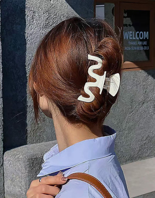 Load image into Gallery viewer, Yexnum 6pcs Acrylic Wavy Claw Hair Clips for Women Thick Thin Curly Hair
