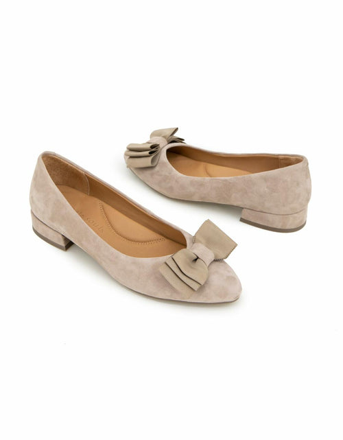 Load image into Gallery viewer, Gentle Souls Kenneth Cole Women's Atlas Flat Platform Mushroom Size 5
