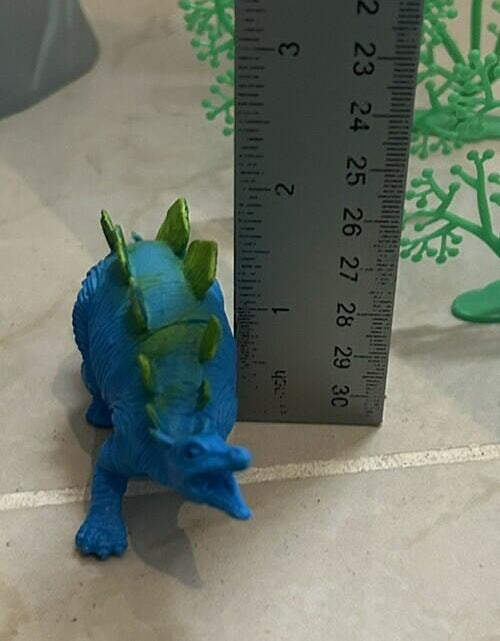 Load image into Gallery viewer, Fun bucket 27 pieces Dinosaurs action figures toy planet .pre Owned
