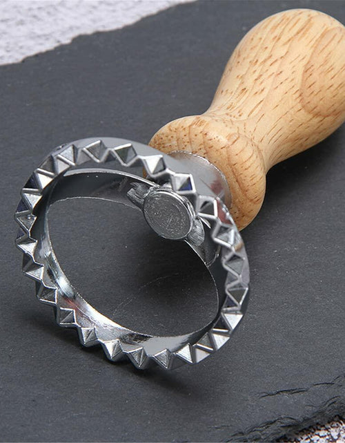 Load image into Gallery viewer, AKOAK Cookie Pizza Lace Knife Wheel Pastry Mold Zinc A-01 1 Pack
