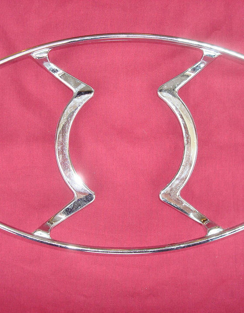 Load image into Gallery viewer, CorningWare Cradle P-11-M-1 Chrome Saucepan Holder Fits 1-1.75 Qt
