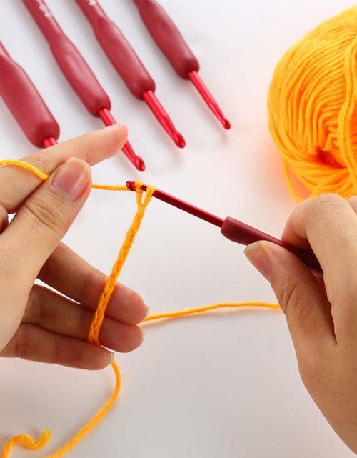Load image into Gallery viewer, OYEUYID Red Crochet Hook Set 9 Sizes 2-6mm Soft Handle Aluminum
