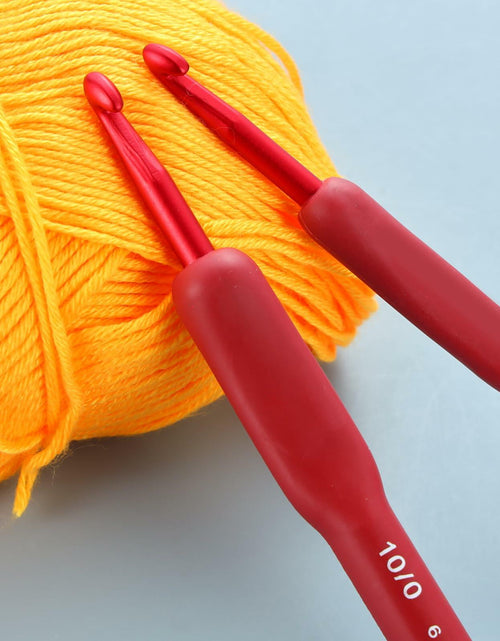 Load image into Gallery viewer, OYEUYID Red Crochet Hook Set 9 Sizes 2-6mm Soft Handle Aluminum

