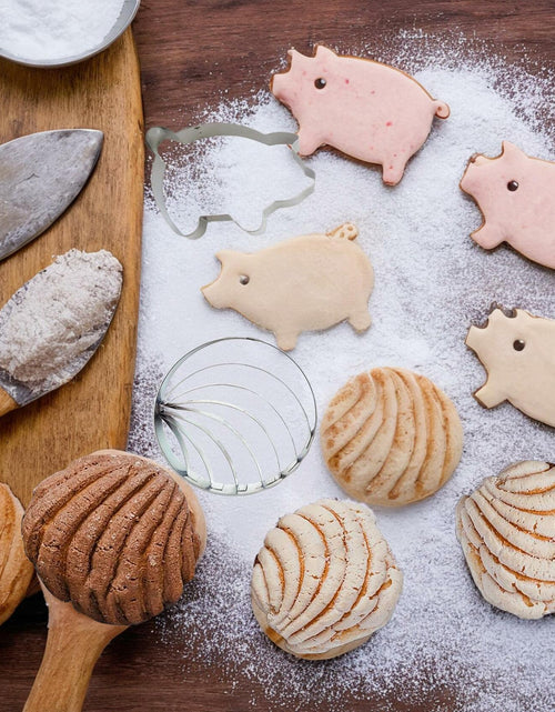 Load image into Gallery viewer, LUOFUAWEI Concha Cutter Mexican Bread Pig Cookie Cutter Set Silver Mini 4.1in

