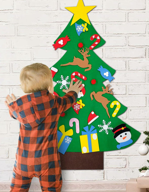 Load image into Gallery viewer, IHESPABLD 3Ft DIY Felt Christmas Tree Set Green 26 Ornaments for Kids
