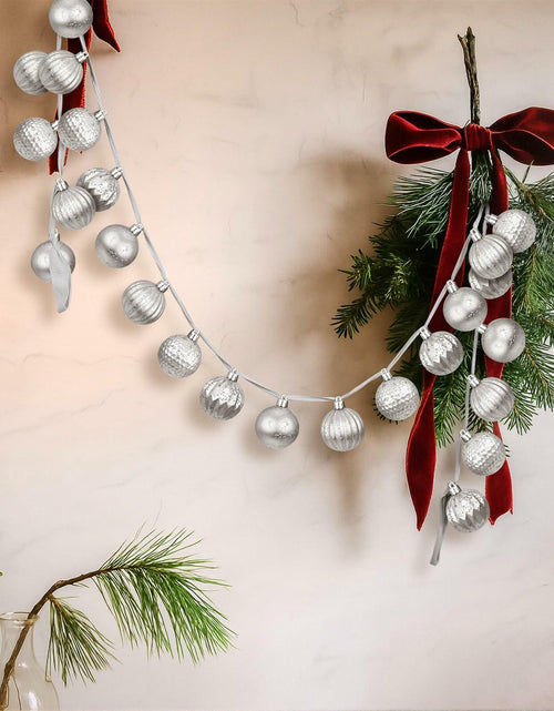 Load image into Gallery viewer, Motionchic 6.5ft Silver 24 Ball 2in Shatterproof Ornament Garland
