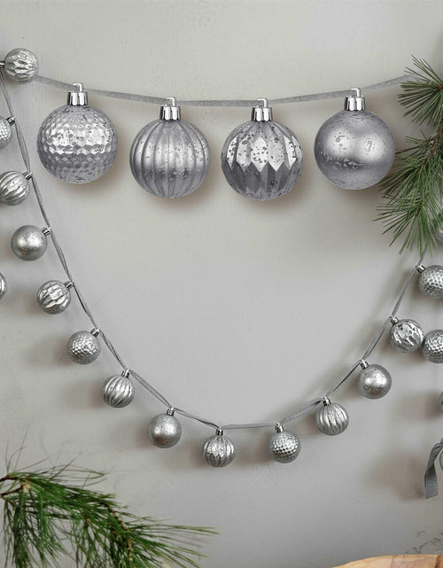 Load image into Gallery viewer, Motionchic 6.5ft Silver 24 Ball 2in Shatterproof Ornament Garland
