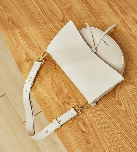 Versatile Leather Shoulder Bag with Retro Saddle Design